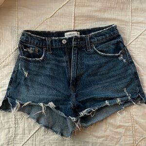 Abercrombie & Fitch High Rise Curve Love Mom Short